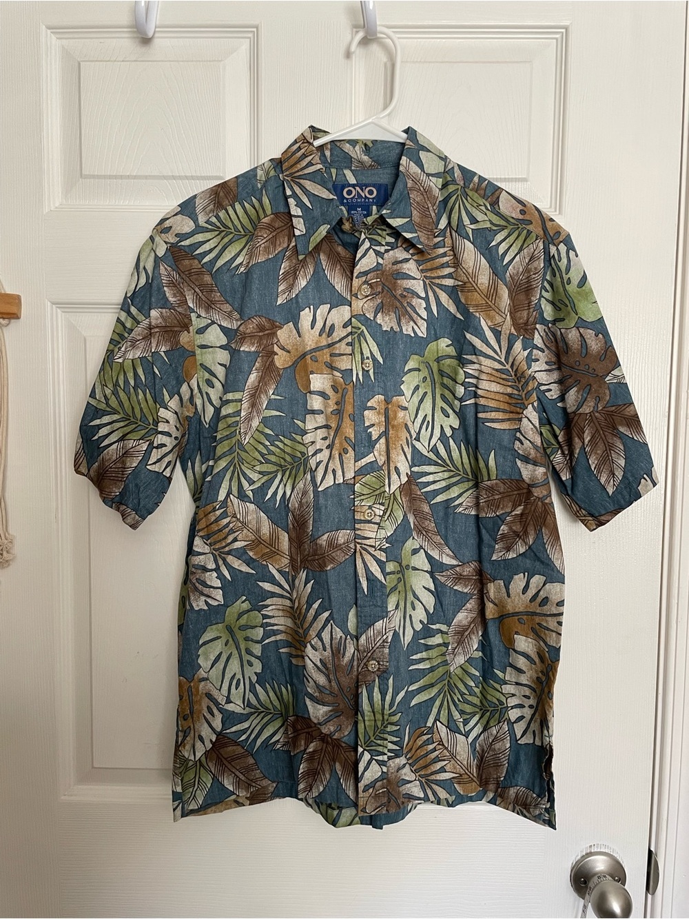 ONO & Company size M 100% Cotton Blue Tropical Leaf Short-Sleeve Button-Up Shirt